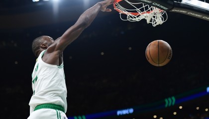 欧博登录通道-主裁：杰伦·布朗首T因不满判罚&amp;说脏话 第二个T因主动接近裁判