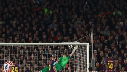 欧博官网-脚法出色！阿尔瓦雷斯本赛季对皇马/巴萨都有直接任意球破门